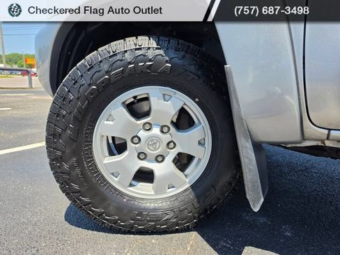 Used 2015 Toyota Tacoma 4x4 Double Cab w/ TRD Off-Road Package image 9