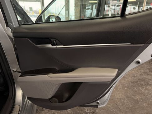 Used 2023 Toyota Camry SE AWD/4WD image 30