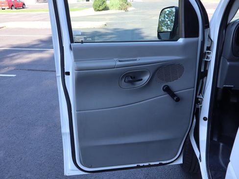 Used 2006 Ford E-250 and Econoline 250 RWD image 21