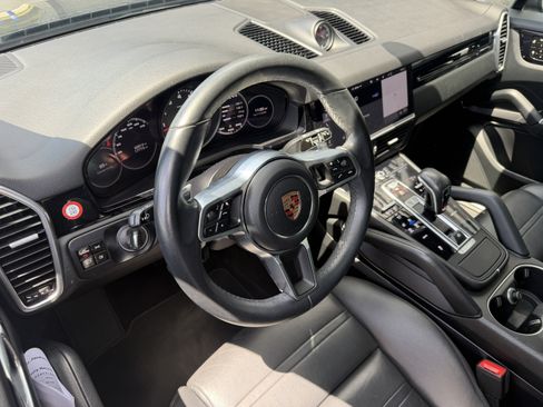 Used 2020 Porsche Cayenne AWD/4WD image 3