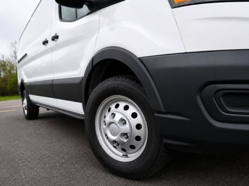 Used 2023 Ford Transit 150 Low Roof AWD image 4