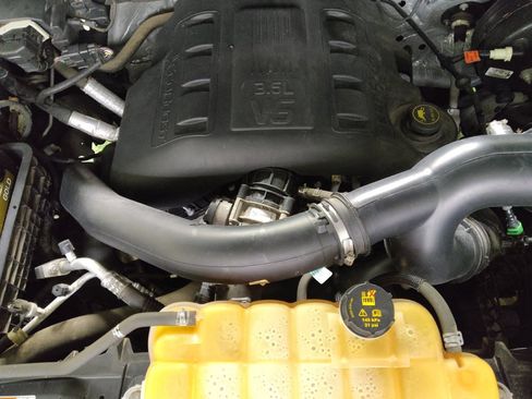 Used 2015 Ford F150 Lariat RWD image 30
