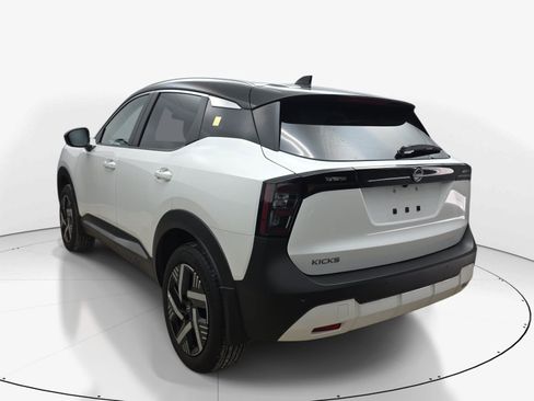 Used 2026 Nissan Kicks SV FWD image 6