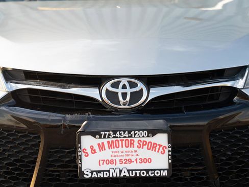 Used 2016 Toyota Camry SE w/ Moonroof Package FWD image 4