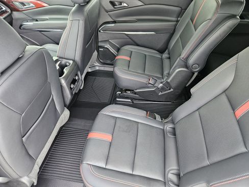 Certified 2024 Chevrolet Traverse RS w/ LPO, Floor Liner Package AWD/4WD image 32