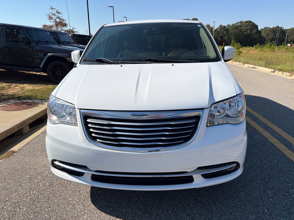 Used 2014 Chrysler Town & Country Touring FWD image 2
