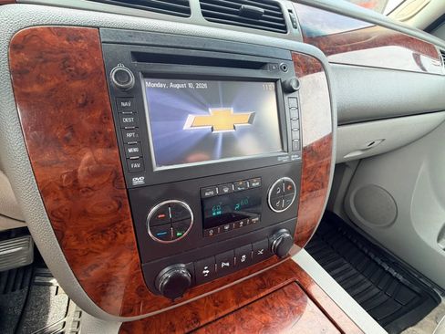 Used 2013 Chevrolet Suburban LTZ AWD/4WD image 18