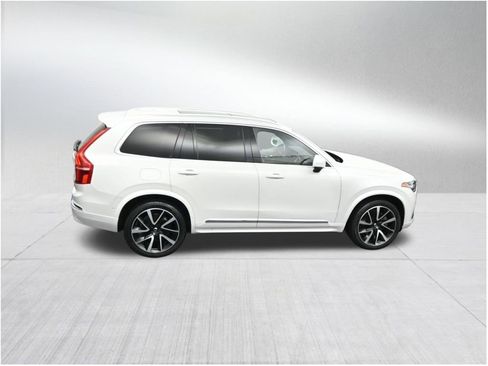 Used 2023 Volvo XC90 B5 Plus AWD/4WD image 23