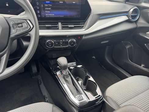 Used 2025 Chevrolet Trax LT image 40