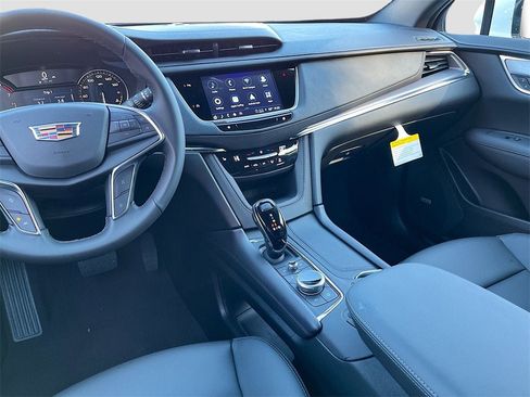 New 2026 Cadillac XT5 Luxury image 23