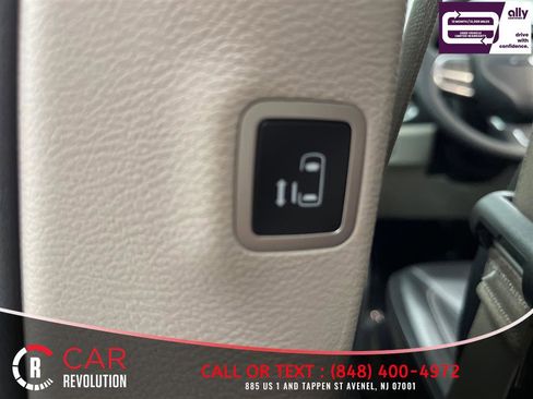Used 2023 Chrysler Pacifica Touring-L FWD image 40
