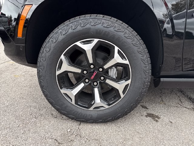 New 2027 GMC Yukon AT4 w/ AT4 Premium Plus Package AWD/4WD image 10