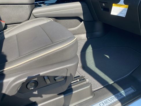 New 2026 Chevrolet Suburban Premier image 23