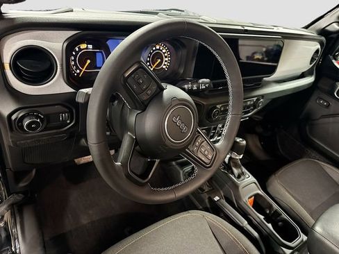 Used 2025 Jeep Wrangler Unlimited Sport AWD/4WD image 9