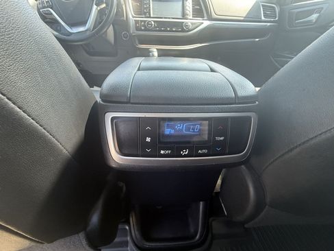 Used 2019 Toyota Highlander Limited AWD/4WD image 27