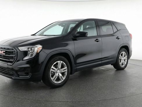 Used 2024 GMC Terrain SLE image 3
