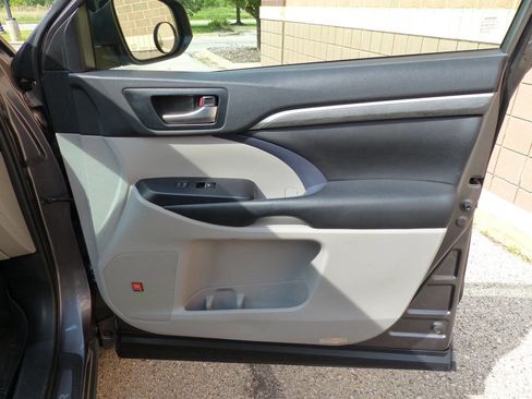 Used 2019 Toyota Highlander FWD V6 image 68