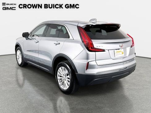 Used 2024 Cadillac XT4 Luxury w/ Cold Weather Package image 8