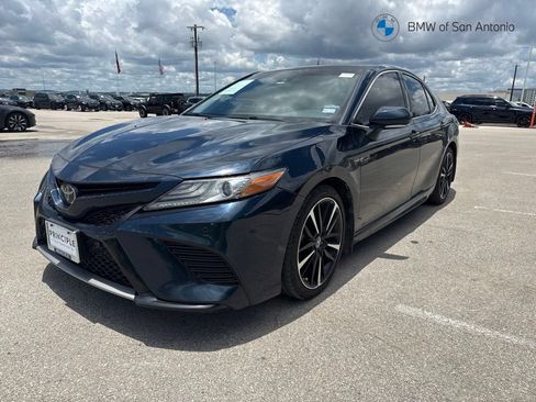 Used 2018 Toyota Camry XSE FWD image 1