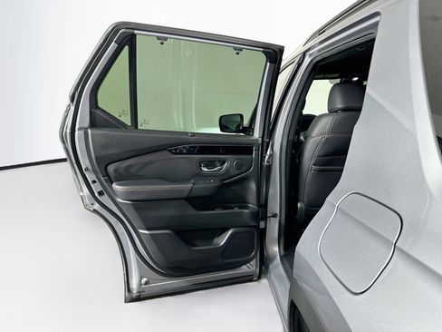 Used 2025 Honda Pilot TrailSport image 26