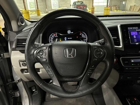 Used 2016 Honda Pilot Touring image 18