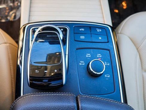 Used 2018 Mercedes-Benz GLS 450 4MATIC image 22