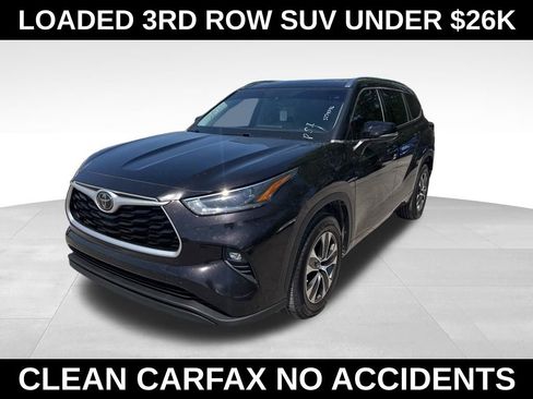 Used 2021 Toyota Highlander XLE image 2