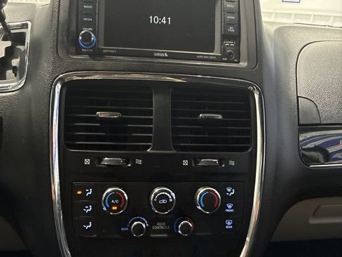 Used 2017 Dodge Grand Caravan SXT image 23