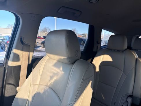 Used 2020 Buick Enclave Essence image 36