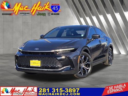 Used 2023 Toyota Crown Limited image 1