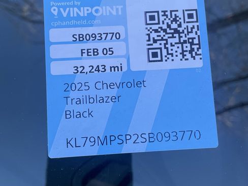 Used 2025 Chevrolet TrailBlazer LT image 3