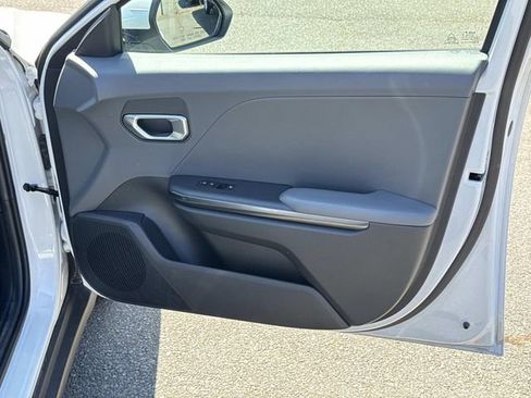 Used 2025 Kia K4 FWD image 8