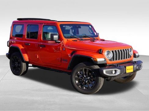 Certified 2025 Jeep Wrangler Unlimited Sahara w/ Safety Group AWD/4WD image 2