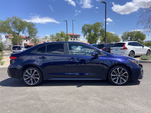 Used 2022 Toyota Corolla SE FWD image 2