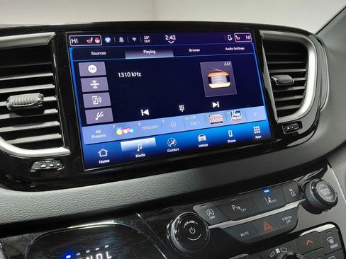 Certified 2025 Chrysler Pacifica Select image 39