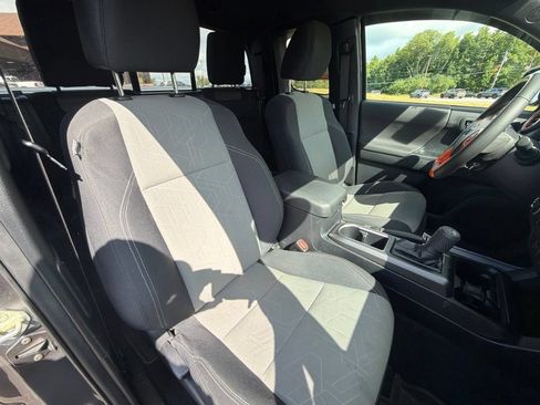 Used 2021 Toyota Tacoma TRD Sport AWD/4WD image 37