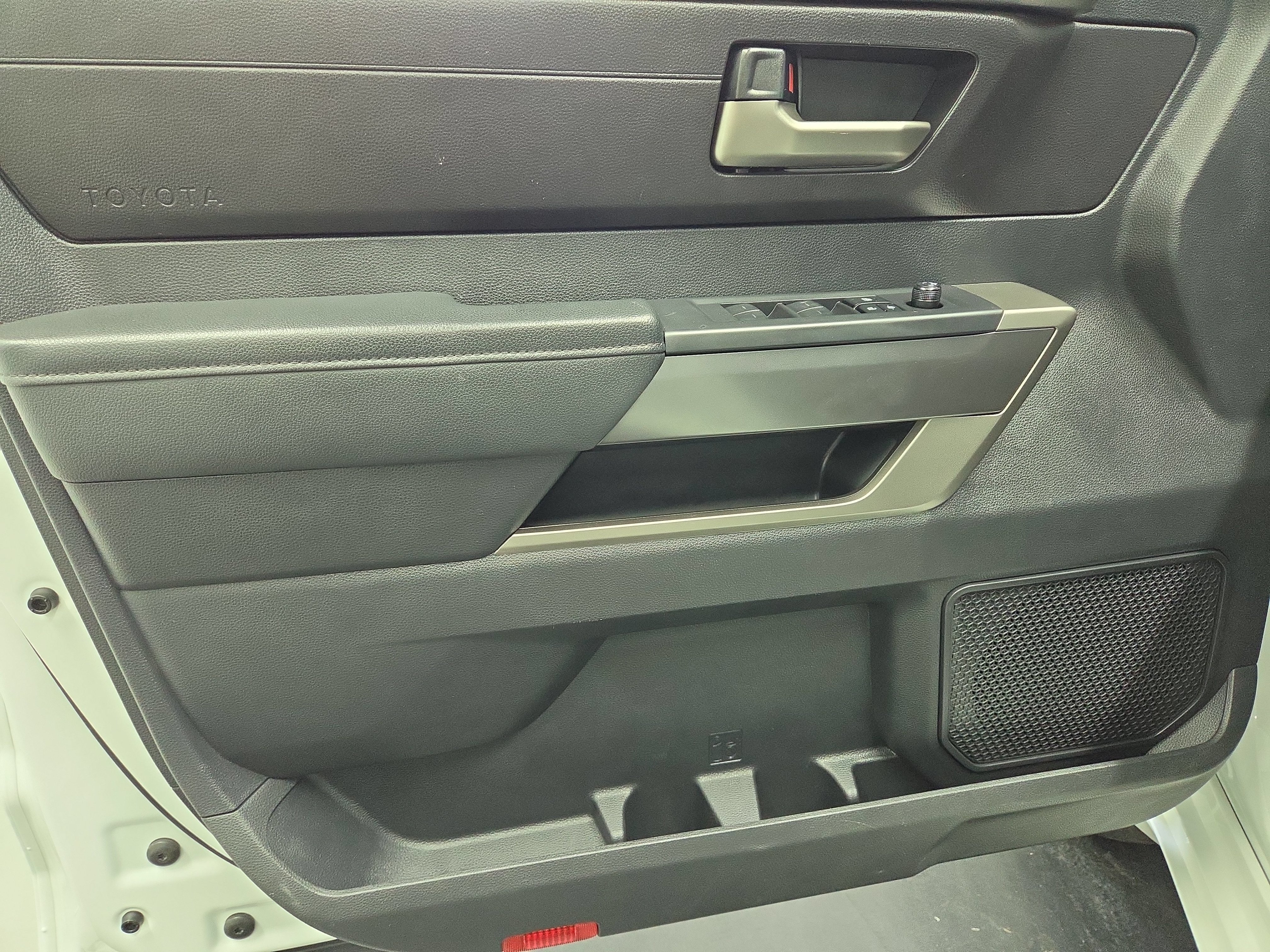 Used 2022 Toyota Tundra SR5 AWD/4WD image 14