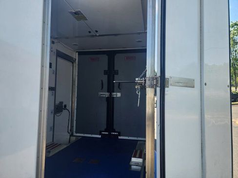 Used 2023 Ford E-350 and Econoline 350 Super Duty w/ Power Windows & Locks Group image 5