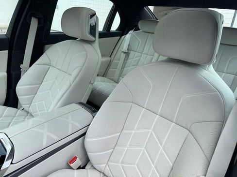 Certified 2023 BMW 760i xDrive AWD/4WD image 17