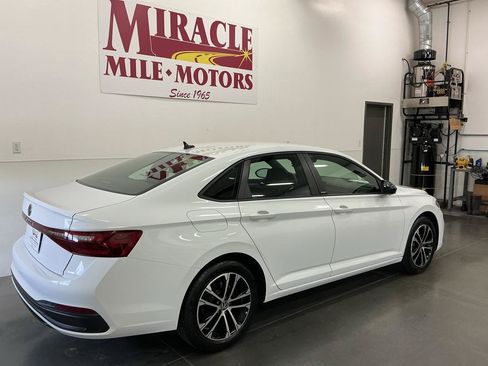 Used 2025 Volkswagen Jetta Sport FWD image 21