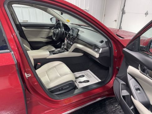 Used 2018 Honda Accord Touring image 11
