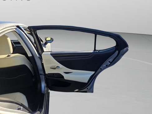 Certified 2022 Lexus ES 350 w/ Premium Package image 22