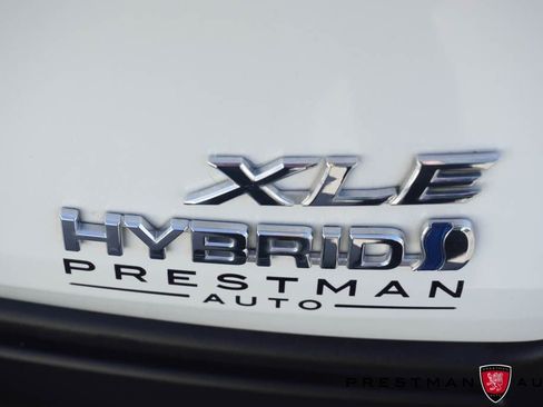 Used 2024 Toyota Sienna XLE image 4