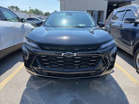 Used 2024 Chevrolet Trax ACTIV w/ Driver Confidence Package FWD image 2