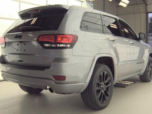 Used 2019 Jeep Grand Cherokee Altitude image 3