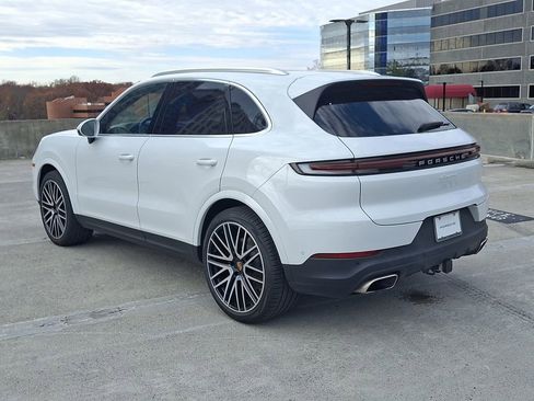 Used 2025 Porsche Cayenne image 10