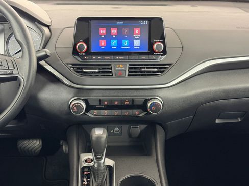 Used 2024 Nissan Altima 2.5 S image 24