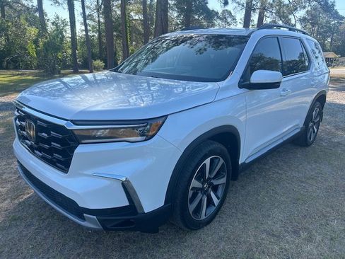 Used 2024 Honda Pilot Touring image 2