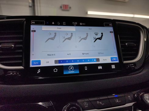 Used 2024 Chrysler Pacifica Touring-L image 50