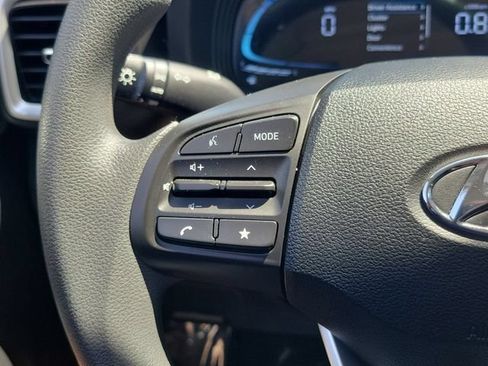 Certified 2026 Hyundai Venue SE FWD image 6